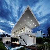 Futuristic House in Girardot, Colombia