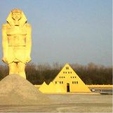 Gold Pyramid House in Illinois, USA